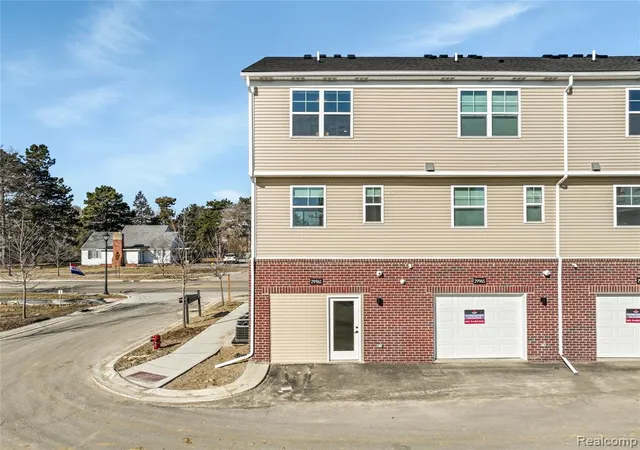 Homes for sale in New Hudson, MI | 30033 Center St #19, New Hudson, MI 48165 | MLS# 61004355