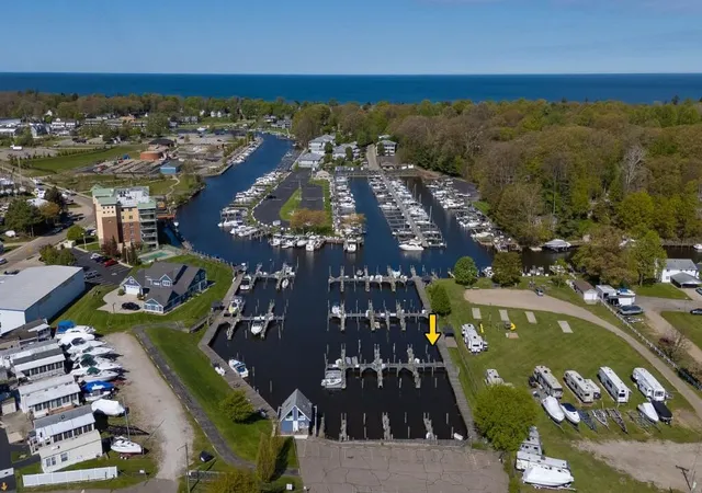 1st image of 40 N Bailey Ave, South Haven, MI 49090 | MLS# 70531319