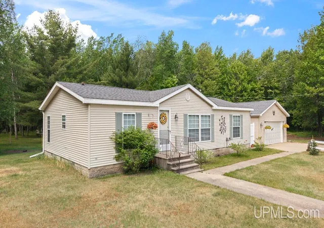 Homes for sale in Gladstone, MI | 6081 23rd Ln, Gladstone, MI 49837 | MLS# 50210581