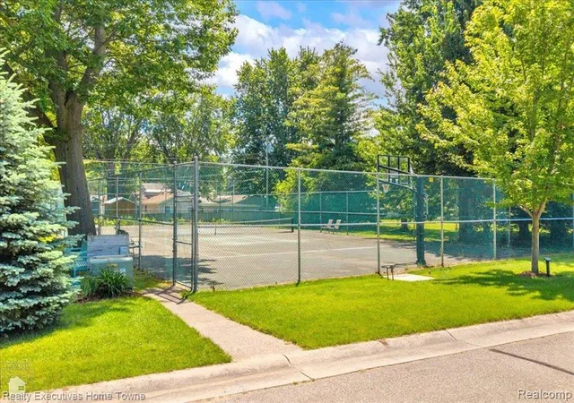 Homes for sale in Fort Gratiot, MI | 2975 Sandy Oaks Ln, Fort Gratiot, MI 48059 | MLS# 61003972