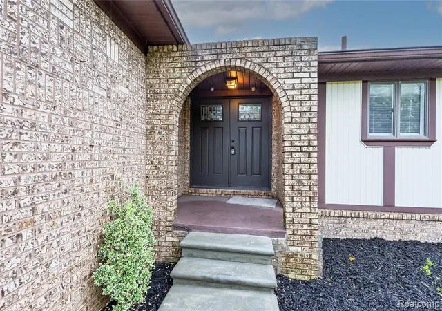 2nd image of 59663 Pettengill Dr, New Hudson, MI 48165 9733 | MLS# 61004729