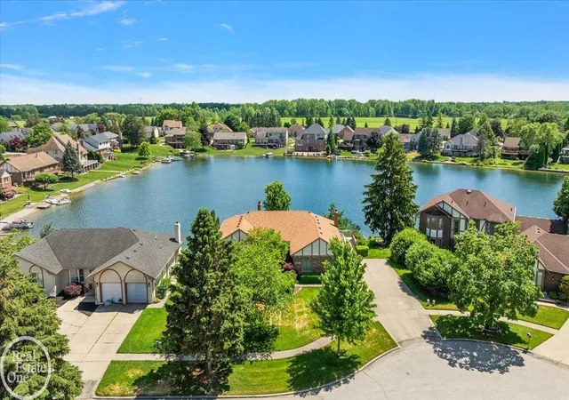 4th image of 3286 Sandy Pt Dr, Shelby Twp, MI 48316 | MLS# 50211446