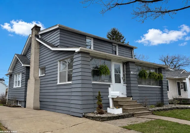 Homes for sale in Royal Oak, MI | 608 S Edgeworth Ave, Royal Oak, MI 48067 | MLS# 50211025