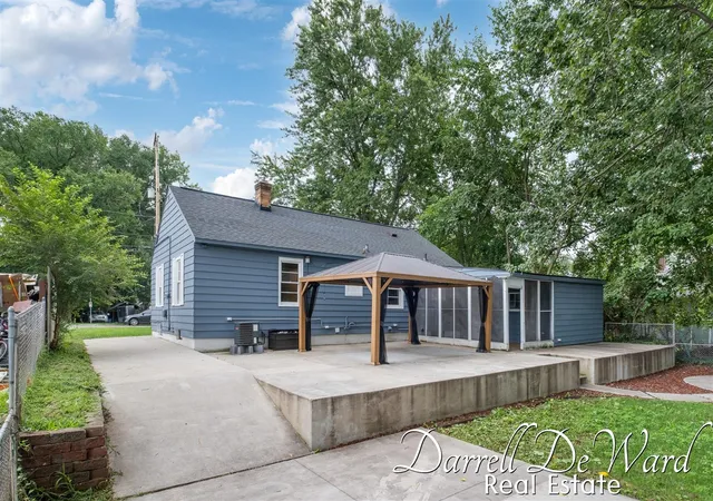 Photo 2 of Sale Pending at 2619 Madison Ave, Grand Rapids, MI 49507 | MLS# 70552153 | Listing updated on 2026-08-22