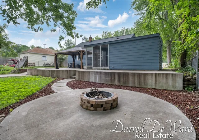 Photo 3 of Sale Pending at 2619 Madison Ave, Grand Rapids, MI 49507 | MLS# 70552153 | Listing updated on 2026-08-22