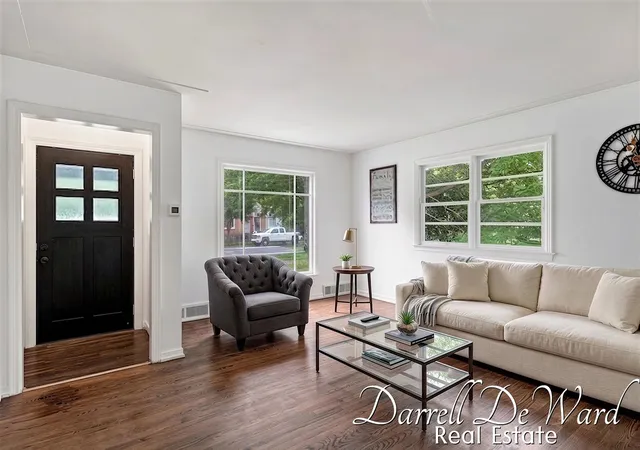 Photo 3 of Sale Pending at 2619 Madison Ave, Grand Rapids, MI 49507 | MLS# 70552153 | Listing updated on 2026-08-22
