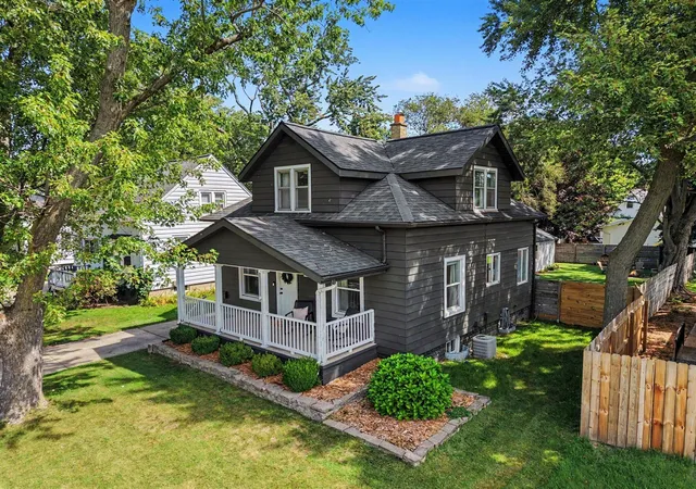 Photo 2 of Sale Pending at 311 Michigan St, Zeeland, MI 49464 | MLS# 70554794 | Listing updated on 2026-09-01