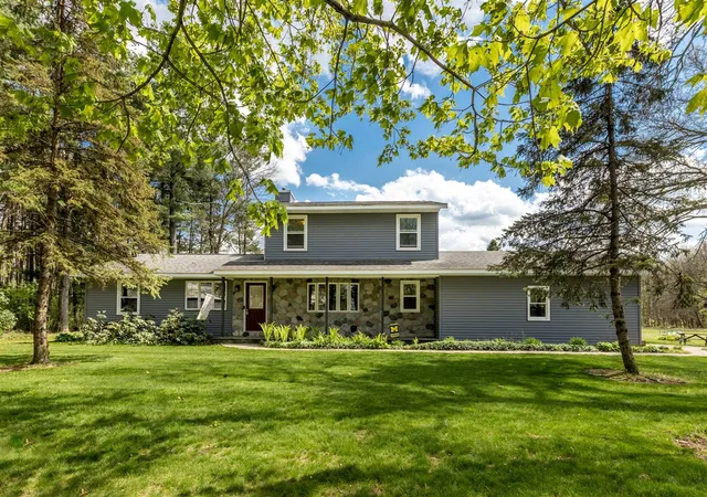 3rd image of 26641 60Th Ave, Mattawan, MI 49071 | MLS# 70523164