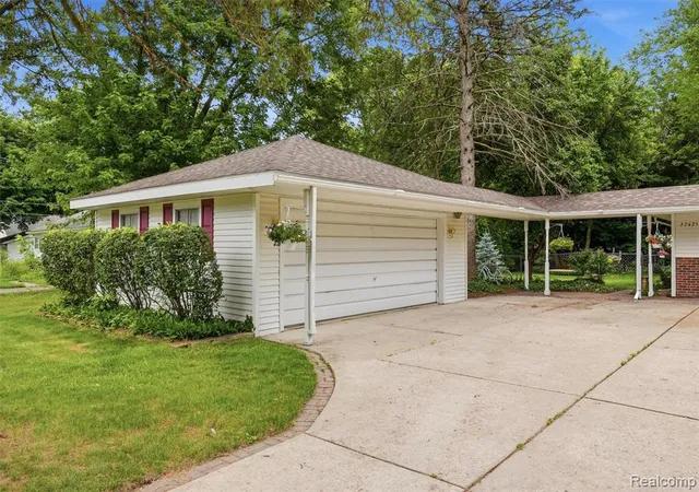 Homes for sale in Farmington, MI | 32425 Cloverdale Ave, Farmington, MI 48336 | MLS# 61005985