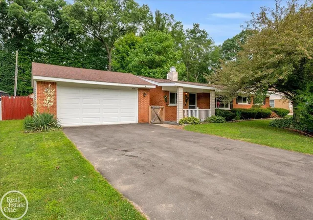 Homes for sale in Shelby Township, MI | 52161 Brentwood Dr, Shelby Township, MI 48316 | MLS# 50214514