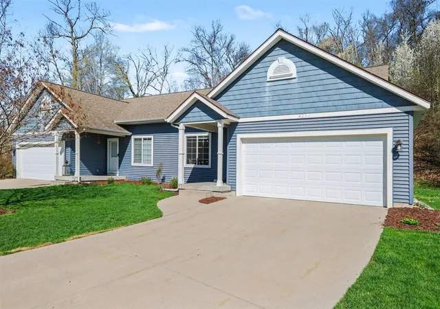 Photo 2 of Sale Pending at 4211 Sand Valley Dr, Rockford, MI 49341 | MLS# 70526789 | Listing updated on 2026-05-06