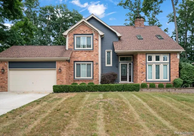 Photo 4 of Single family home for sale at 48952 Forest Dr, Shelby Township, MI 48317 | MLS# 61020164 | Listing updated on 2026-09-03