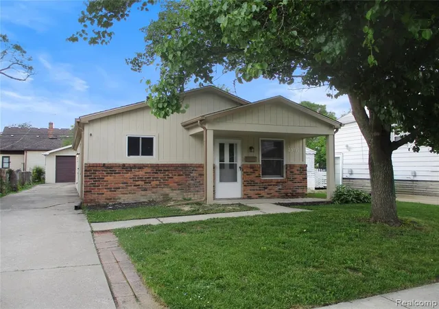 Homes for sale in Eastpointe, MI | 23777 Piper Ave, Eastpointe, MI 48021 | MLS# 61005014