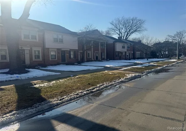 Homes for sale in Harper Woods, MI | 19648 Fleetwood Dr, Harper Woods, MI 48225 | MLS# 60971375