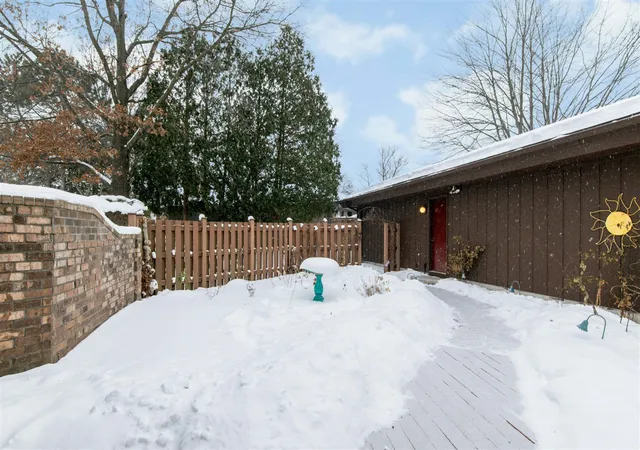 Photo 2 of Sale Pending at 6134 Parview Dr, Grand Rapids, MI 49546 | MLS# 70514122 | Listing updated on 2026-02-09