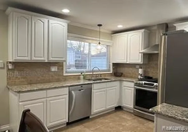 Homes for sale in Rochester, MI | 1341 Catalpa Dr, Rochester, MI 48307 | MLS# 61009496