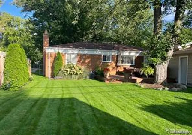 Homes for sale in Rochester, MI | 1341 Catalpa Dr, Rochester, MI 48307 | MLS# 61009496