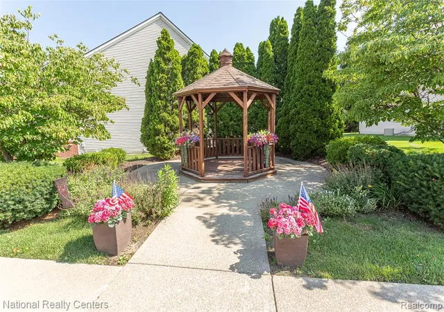 Homes for sale in Brighton, MI | 6707 Cortland Avenue, Brighton, MI 48114 | Houzeo