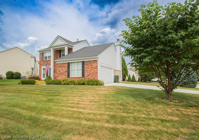 2nd image of 605 Thornridge Dr, Rochester Hills, MI 48307 | MLS# 61019070