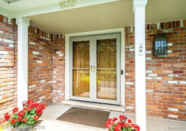 Photo 4 of Single family home for sale at 1632 Spotswood Dr, Bloomfield Hills, MI 48302 2266 | MLS# 61002426 | Listing updated on 2026-10-11
