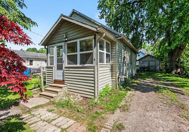 Homes for sale in Bay City, MI | 3104 N Van Buren St, Bay City, MI 48708 | MLS# 50209503