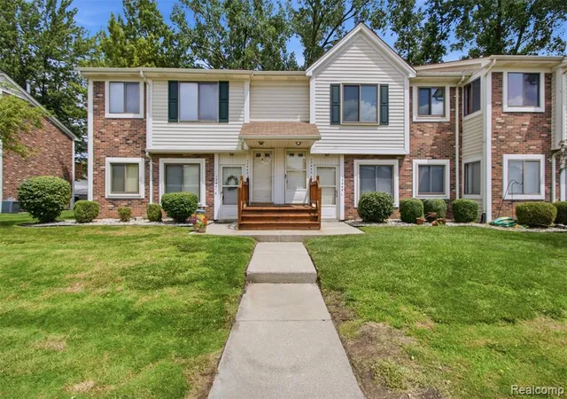 Homes for sale in Roseville, MI | 17447 Utica Oaks Ln, Roseville, MI 48066 | MLS# 61007685
