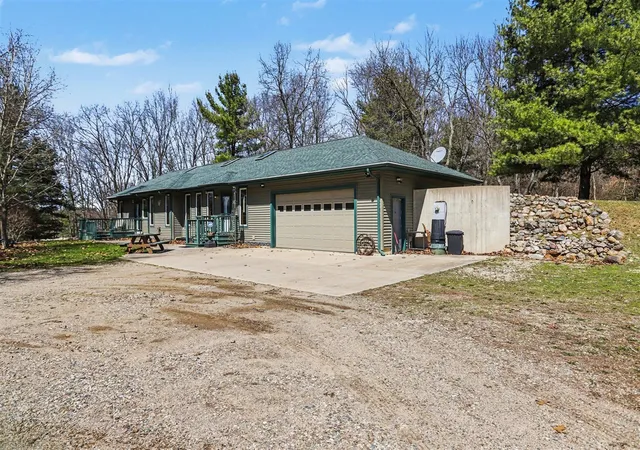 3rd image of 8362 E River Rd, Battle Creek, MI 49014 | MLS# 70524510