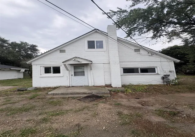 Photo 3 of Single family home for sale at 915 W Broadway St, Mount Pleasant, MI 48858 | MLS# 80072966 | Listing updated on 2026-08-31