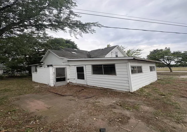 Photo 4 of Single family home for sale at 915 W Broadway St, Mount Pleasant, MI 48858 | MLS# 80072966 | Listing updated on 2026-08-31