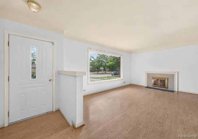 image of 2288 Gorno St, Trenton, MI 48183 | MLS# 61022535