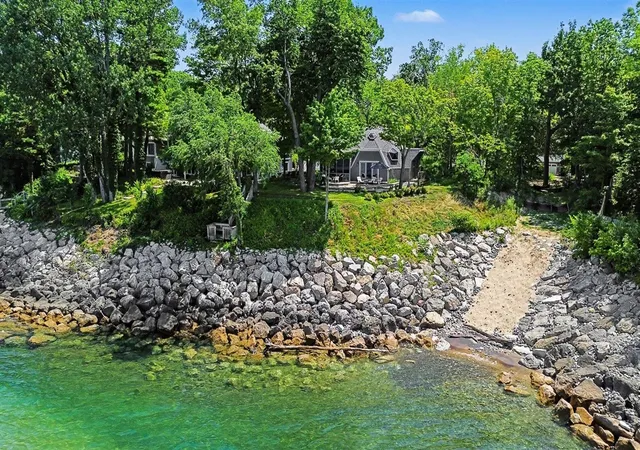 Photo 1 of Single family home for sale at 5924 Dunham Ln, Stevensville, MI 49127 | MLS# 70545974 | Listing updated on 2026-08-31