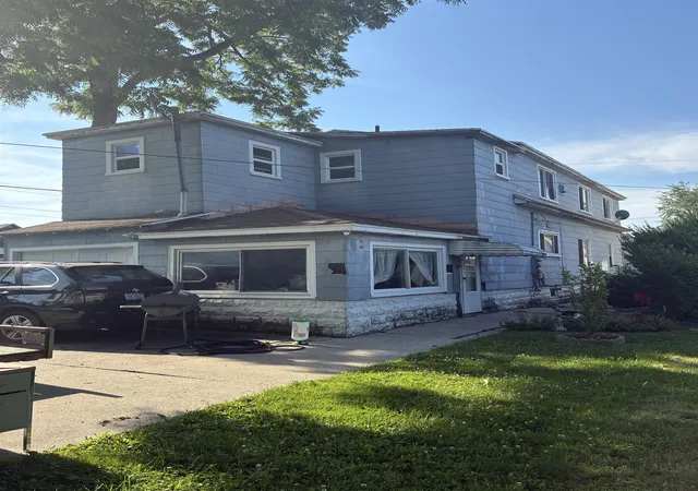 Photo 3 of Condo for sale at 717 15th Street, Bay City, MI 48708 | MLS# 50215024 | Listing updated on 2026-08-31
