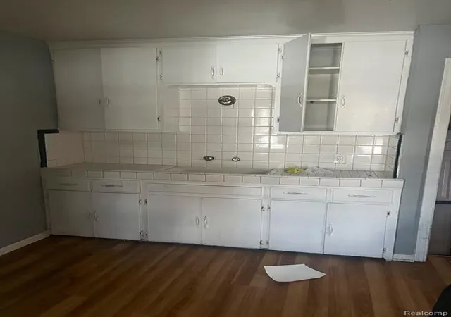 4th image of 18955 Hamburg St, Detroit, MI 48205 | MLS# 60371320