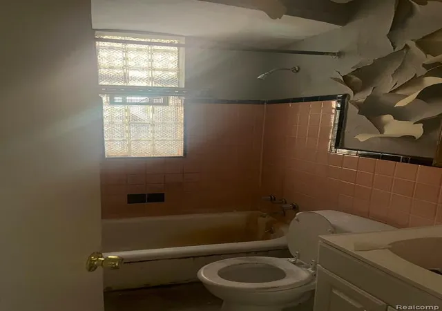 5th image of 18955 Hamburg St, Detroit, MI 48205 | MLS# 60371320