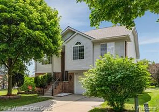 Homes for sale in Rochester, MI | 3201 Lynhurst Ct, Rochester, MI 48306 | MLS# 61009911