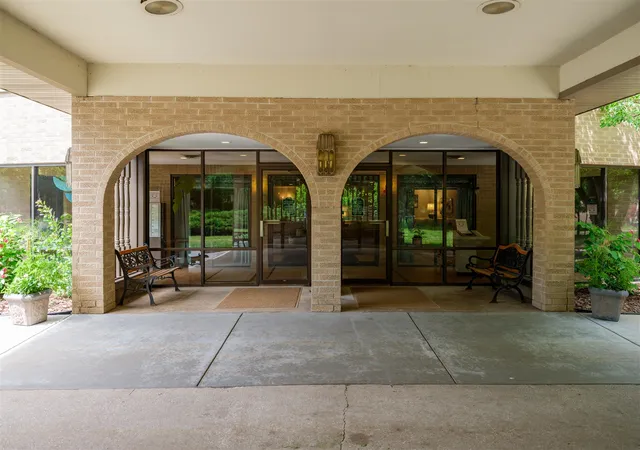 3rd image of 4040 Greenleaf Cir, Kalamazoo, MI 49008