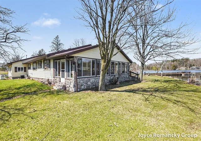 Homes for sale in Remus, MI | 11235 W Broomfield Rd, Remus, MI 49340 | MLS# 70523833