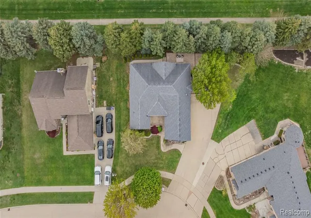 Homes for sale in Shelby Township, MI | 13267 Pearl Dr, Shelby Township, MI 48315 | MLS# 60991091
