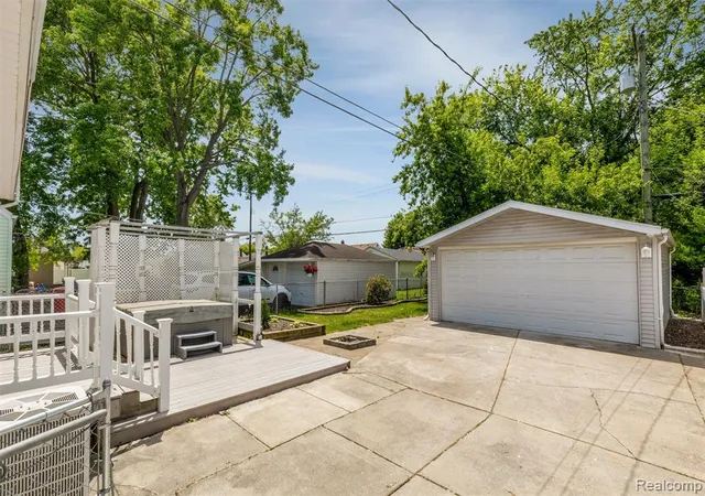 Homes for sale in Eastpointe, MI | 24921 Lexington Ave, Eastpointe, MI 48021 | MLS# 60999560