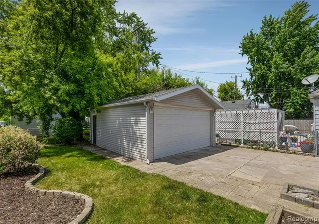 Homes for sale in Eastpointe, MI | 24921 Lexington Ave, Eastpointe, MI 48021 | MLS# 60999560