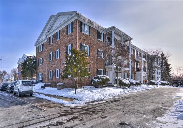 Photo 1 of Sale Pending at 806 W Michigan Ave, Jackson, MI 49202 | MLS# 70503605 | Listing updated on 2026-02-13