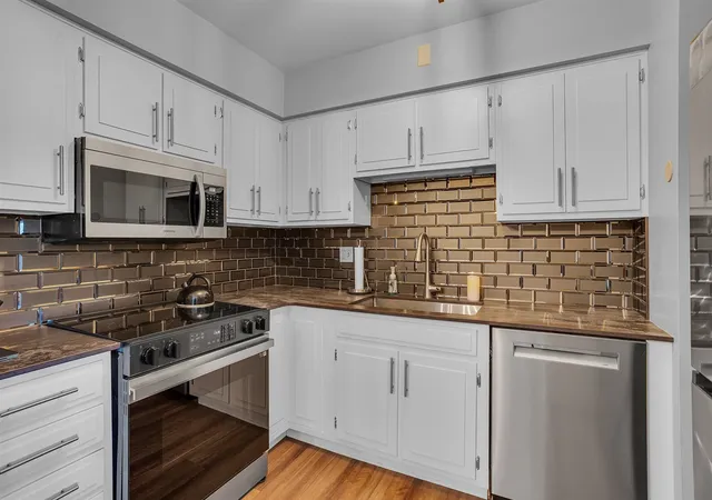 Photo 3 of Sale Pending at 806 W Michigan Ave, Jackson, MI 49202 | MLS# 70503605 | Listing updated on 2026-02-13
