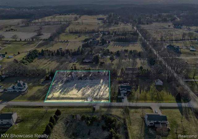 Homes for sale in White Lake, MI | 4640 Melanie Ln, White Lake, MI 48383 | MLS# 60979471