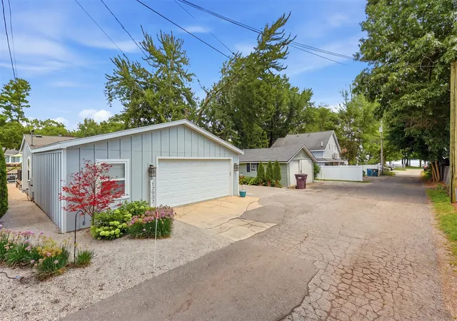 Photo 3 of Sale Pending at 12932 Hazel Dr, Wayland, MI 49348 | MLS# 70549571 | Listing updated on 2026-08-25
