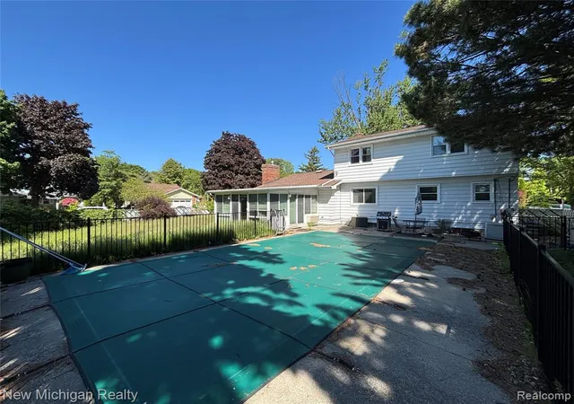 4th image of 1828 Kennelworth Dr, Port Huron, MI 48060 1935 | MLS# 61000250
