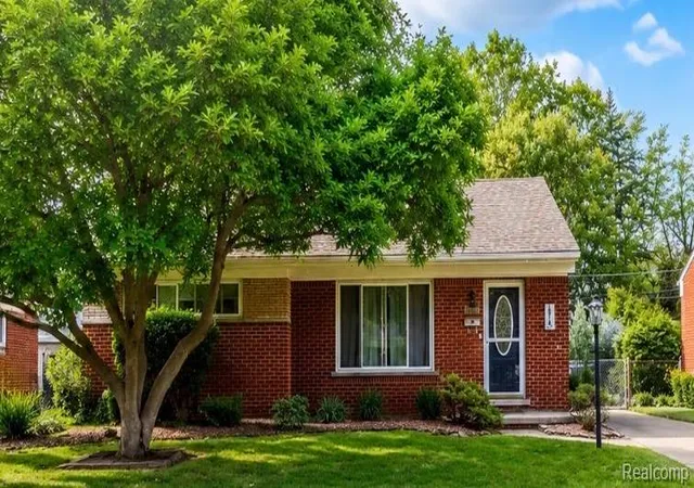 1st image of 28716 Westfield St, Livonia, MI 48150 3135 | MLS# 61023863