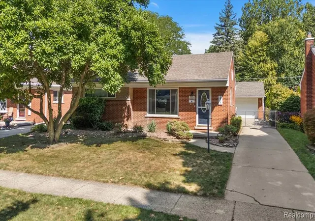 Photo 2 of Sale Pending at 28716 Westfield St, Livonia, MI 48150 3135 | MLS# 61023863 | Listing updated on 2026-09-08
