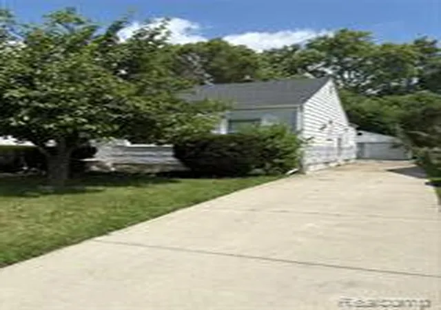 Homes for sale in Harper Woods, MI | 18827 Woodside St, Harper Woods, MI 48225 | MLS# 61007196