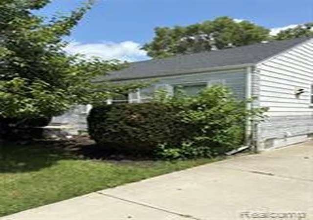 Homes for sale in Harper Woods, MI | 18827 Woodside St, Harper Woods, MI 48225 | MLS# 61007196