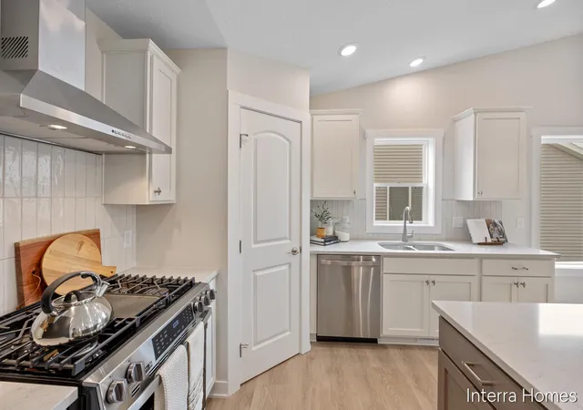 Photo 3 of Sale Pending at 980 Scioto Dr #4, Comstock Park, MI 49321 | MLS# 70545410 | Listing updated on 2026-08-28